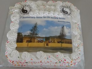 The 1st Anniversay cake showing a picture of the Centre in Aruba